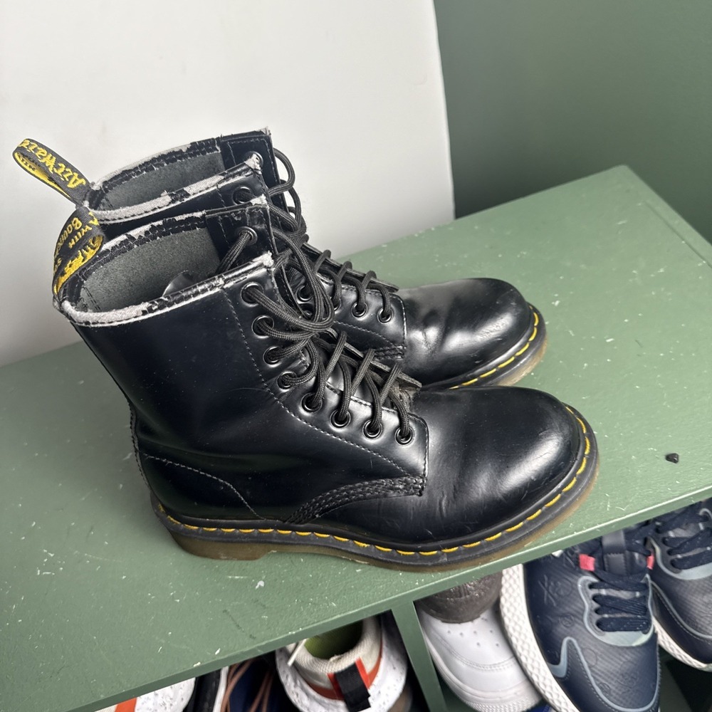 Dr. Martens 11821 Black Leather Combat Boots AirWair Women's 6 USL Doc Marten